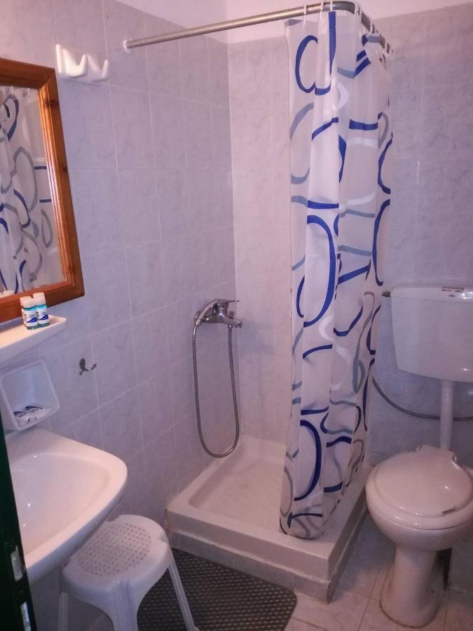 Ξενοδοχείο "Ηραία" Loutra  エクステリア 写真