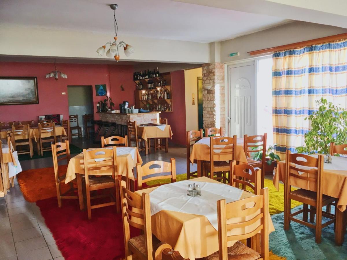 Ξενοδοχείο "Ηραία" Loutra  エクステリア 写真