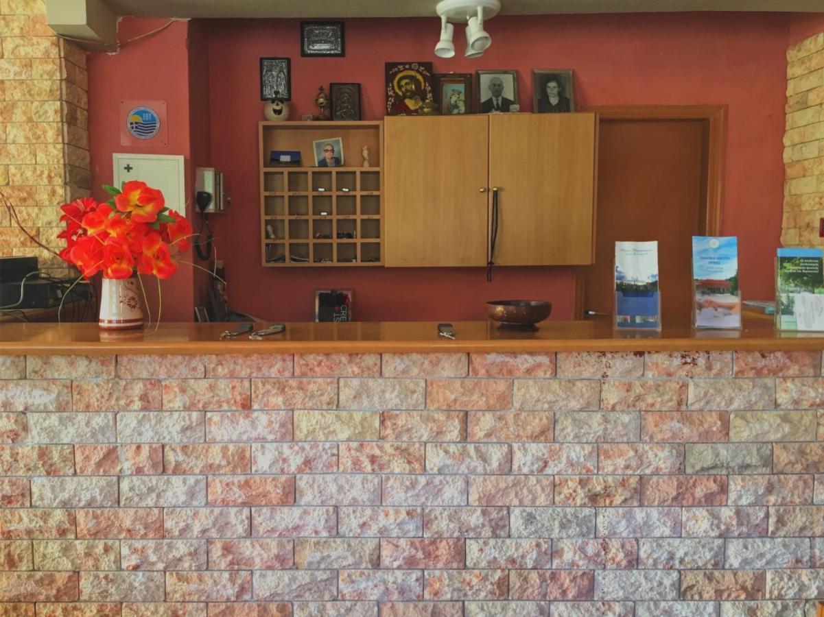 Ξενοδοχείο "Ηραία" Loutra  エクステリア 写真