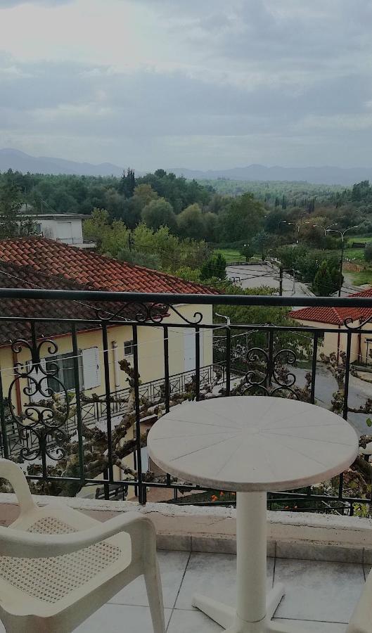 Ξενοδοχείο "Ηραία" Loutra  エクステリア 写真